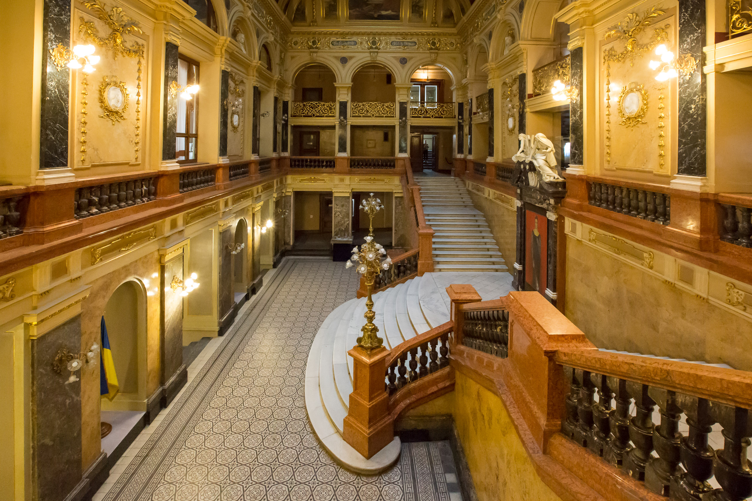Lviv National Opera, hall